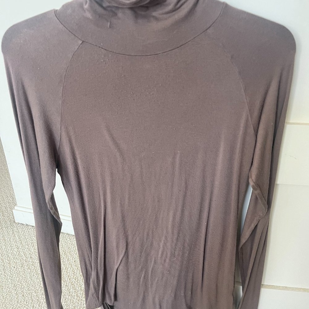 ZARA BASICS LIGHT BROWN LIGHT TURTLE NECK M